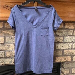 Zine V-Neck Pocket Tee in Blue for women/junior size small  very good condition